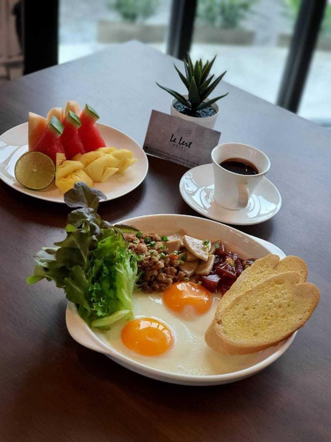 Le Lert Hotel Ratchaburi מראה חיצוני תמונה